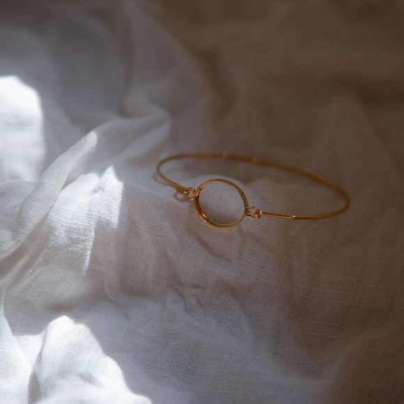 Vintage Gold Cuff Bracelet with Circle Latch - Picture 3 of 4